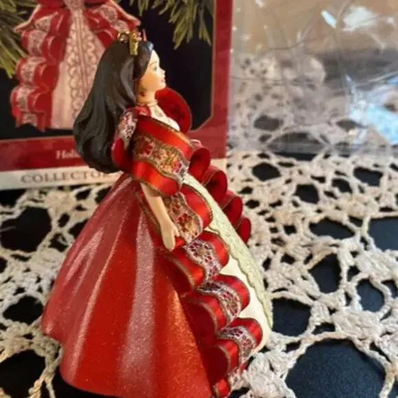 1997 hallmark collector series Barbie ornament - Picture 5 of 10